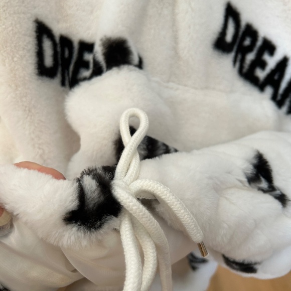 Trendy Faux Fur Zip-up Hoodie Coat w/ Drawstring Hem & Hand Warmer - Picture 9 of 11